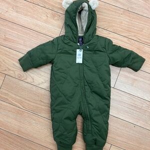 NEW gap 0/3m green quilted Sherpa lined bunting suit